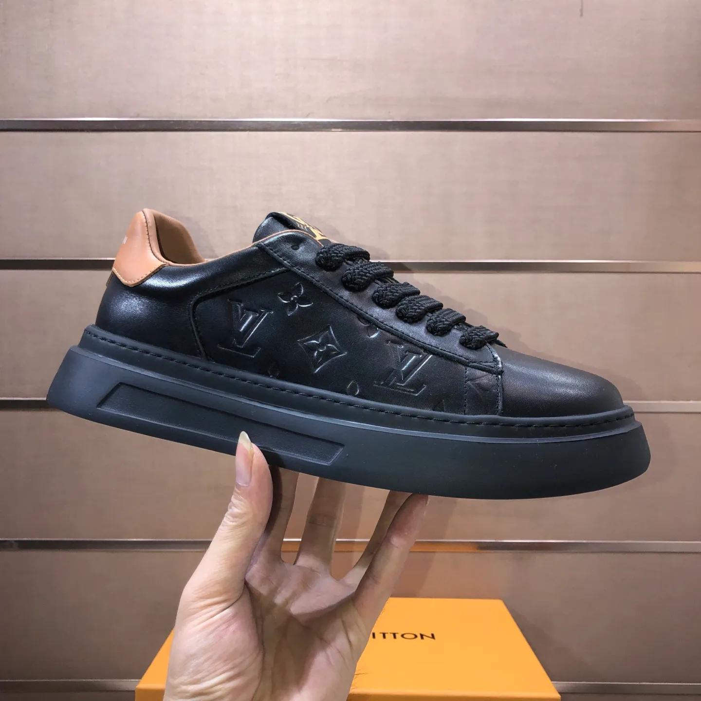 Men's shoes 💰480💰[LOUIS VUITTON] Original order price (water-dyed cowhide lining) new model 🍀LV Louis Vuitton * - top version of LV classic trendy shoes! Made of imported original cowhide, water-dyed cowhide lining, and original wear-resistant rubber outsole! High quality products! Code number 38-45 (45 is custom-made and cannot be returned or exchanged)